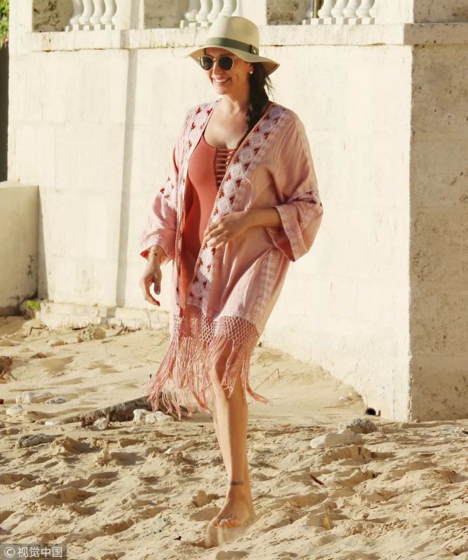 高级的泳衣，一定是纯色的!