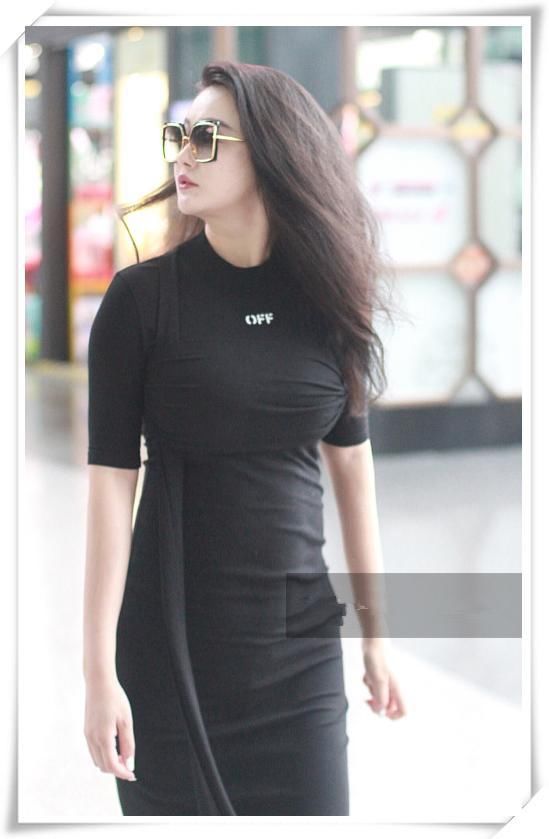 看了冉莹颖的紧身裙，再看看鲁豫，网友：吓得我瞬间不敢减肥了！