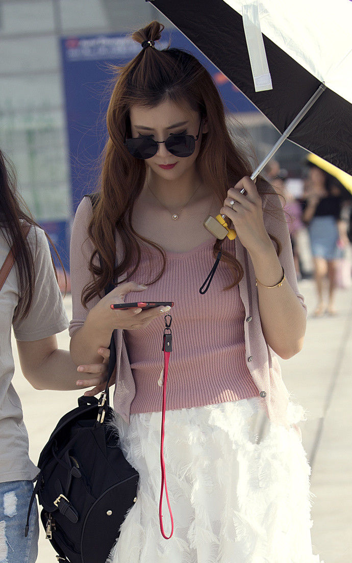 重庆街拍，有一种美叫时尚，彰显女人独特的魅力!