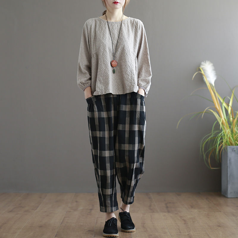 若你也是70后，秋天别穿毛衣，显气质的棉麻装，好穿洋气还减龄