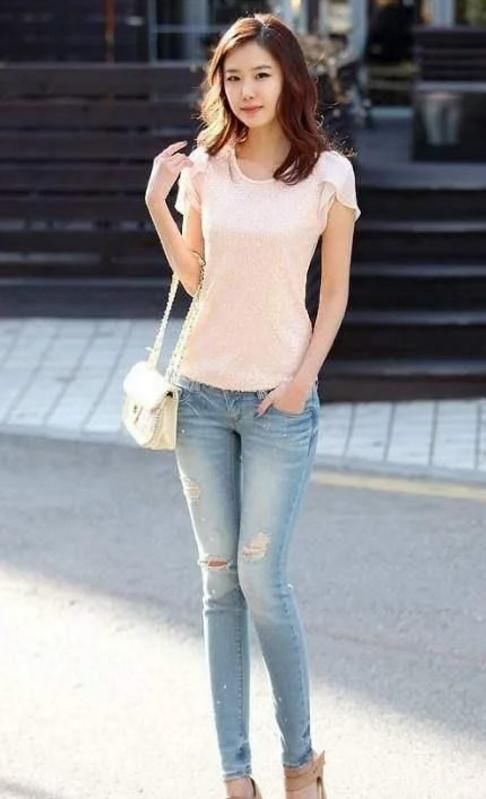 时尚：无论少女还是少妇，都很喜欢穿牛仔裤，而且牛仔裤耐磨耐脏