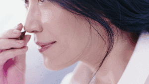 你忘不了又不敢随意撩的女孩，都好看得很有底气