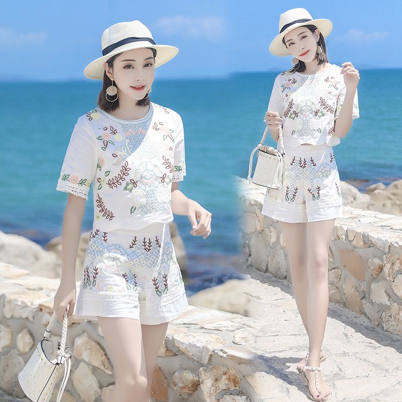 老婆身高152，从不穿高跟鞋，短款套装+小白鞋，洋气显高挑