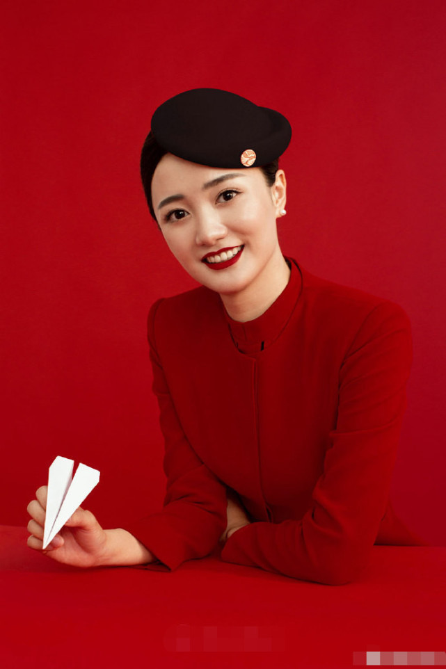 川航空乘小姐姐第7代制服定妆照出炉，美翻全场，网友：恍恍惚惚