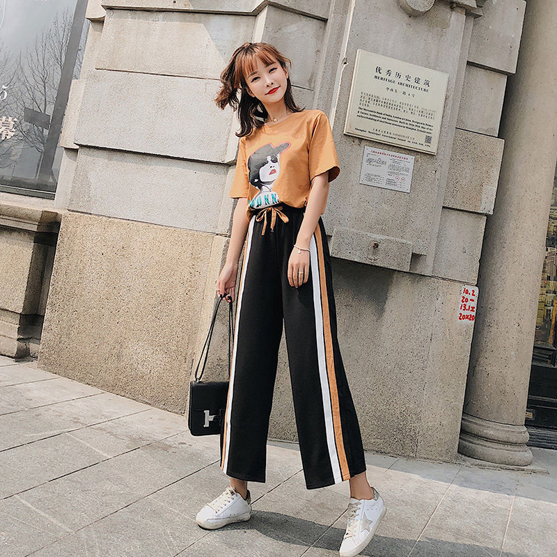 越来越多的女人不穿连衣裙，T恤+阔腿裤，美的走不动路