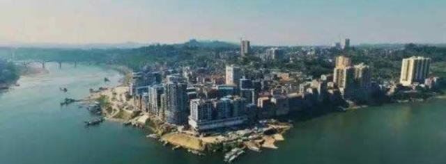 四川四大名镇，三镇已经是繁荣的城市了，还有一镇成为了铁路枢纽