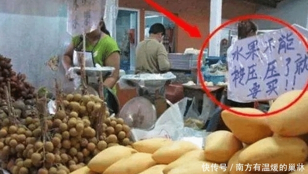 「泰国旅游」按了就得买?泰国水果摊蛮横标语惹众怒,如今榴莲滞销自尝苦果