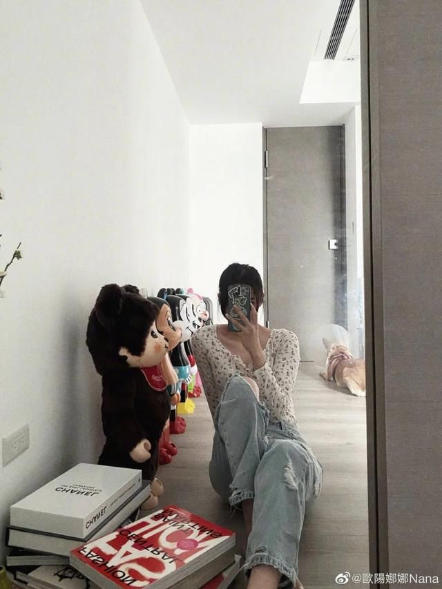 「钟楚曦」明星上脚丨两位女神上脚联名匡威,600元的AJ1很香