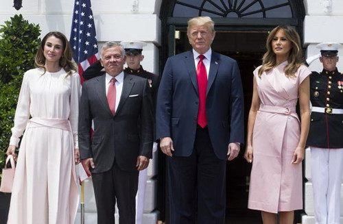 48岁美国第一夫人:穿粉衣扮嫩似妙龄女,不仅有料更有颜!