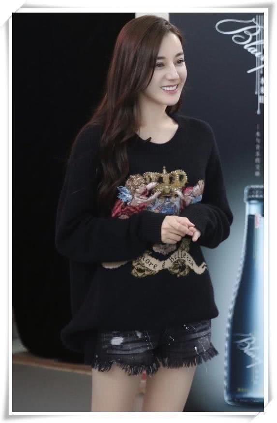 本以为迪丽热巴的热裤够短的了，可看到古力娜扎，我服气了