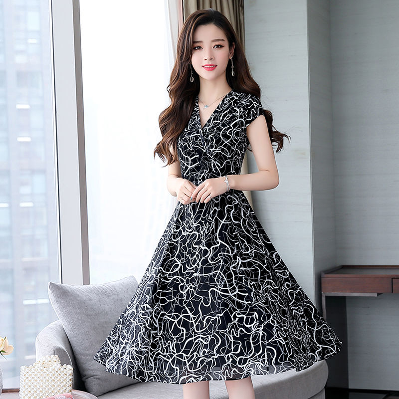 有一种裙子叫雪纺连衣裙,优雅气质有魅力,适合35-45岁的你