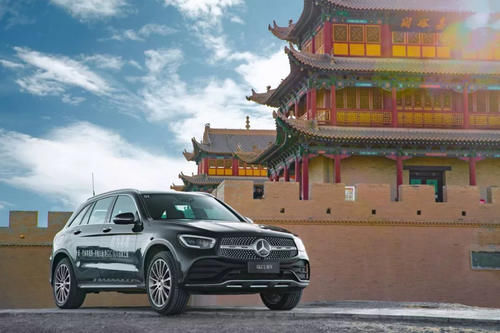 这个假期，和新一代长轴距 GLC SUV 一起勇闯塞外