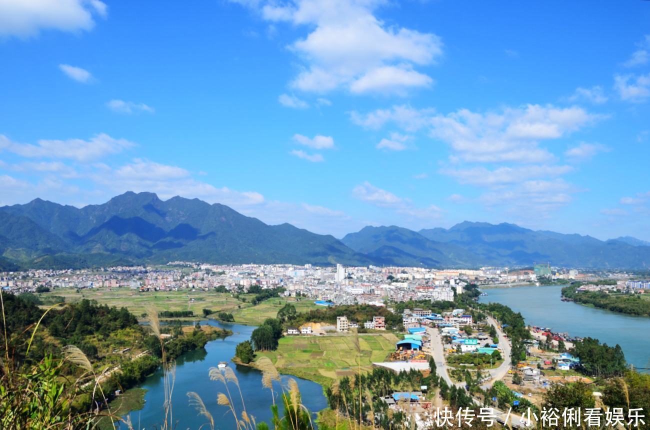 广西这条花费320亿的新高铁，途经8个站点，其中这个县成“赢