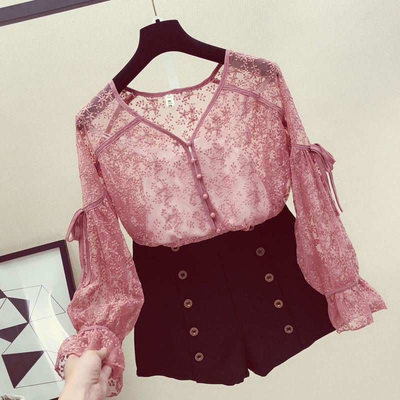 难怪老婆入秋也不穿连衣裙，原来是这“雪纺衫”，已经美成了风景