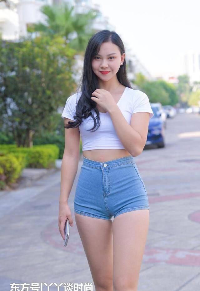  『女性』紧身搭配, 在视角上给人一种震撼力