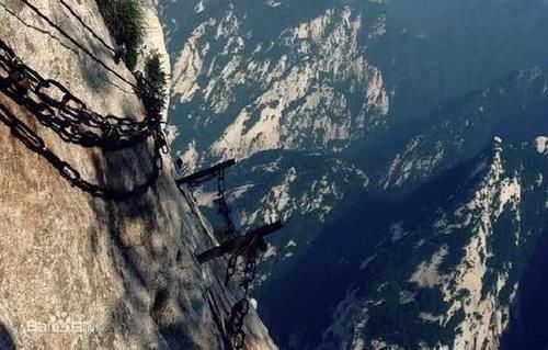 华山究竟有多险？五岳之一西岳华山果然名不虚传，无人机高空航拍