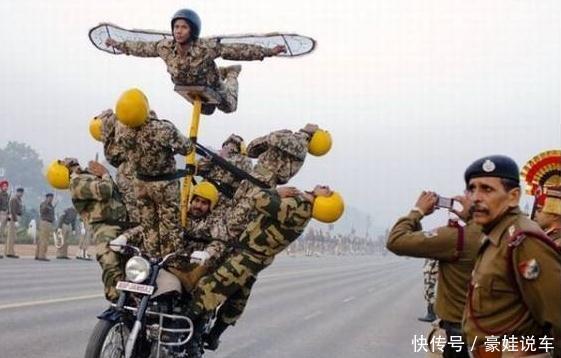 印度：中国发展那么好，有摩托车吗？我们都有，中国：我们都开车