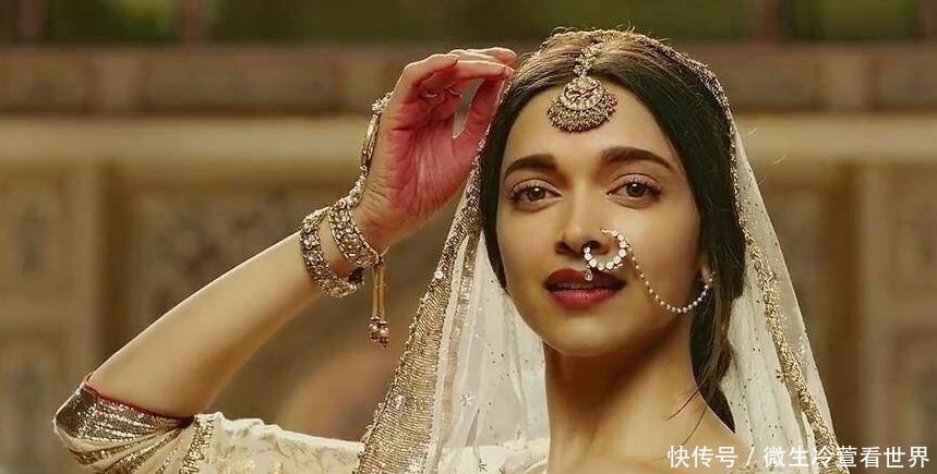 印度女性最爱穿的衣服,一张布料就能包裹全身,还因此来判断身份