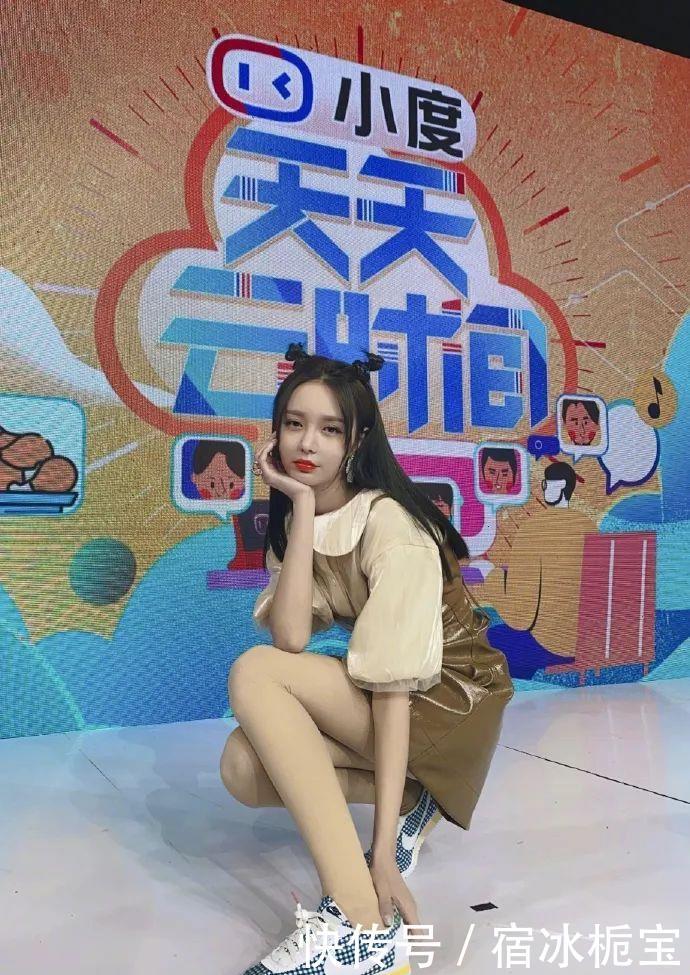  [气质]女人过了40岁，沈梦辰这三种服装配色不要选，穿上显黑还没气质