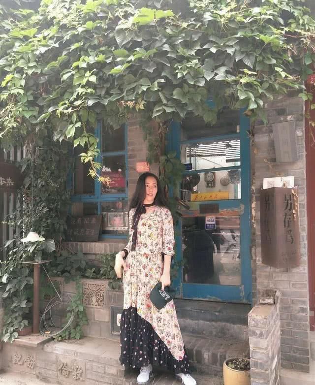  『雅兴』同禽不同命，郭碧婷家的小鸡住豪宅昵称小恶魔，时髦小向太好雅兴