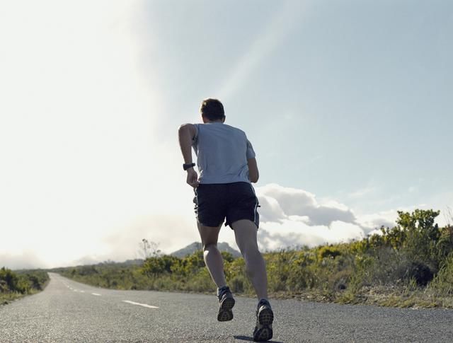 在家原地跑步和室外跑步区别 原地跑步有什么危害