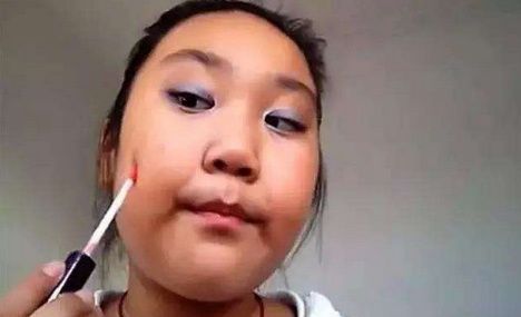 你一定没见过00后小学生化妆，你还在素颜吗?逆!天!了!