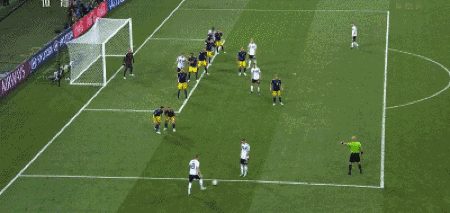 世界杯冷门迭爆，幸好“圆月弯刀”依旧犀利