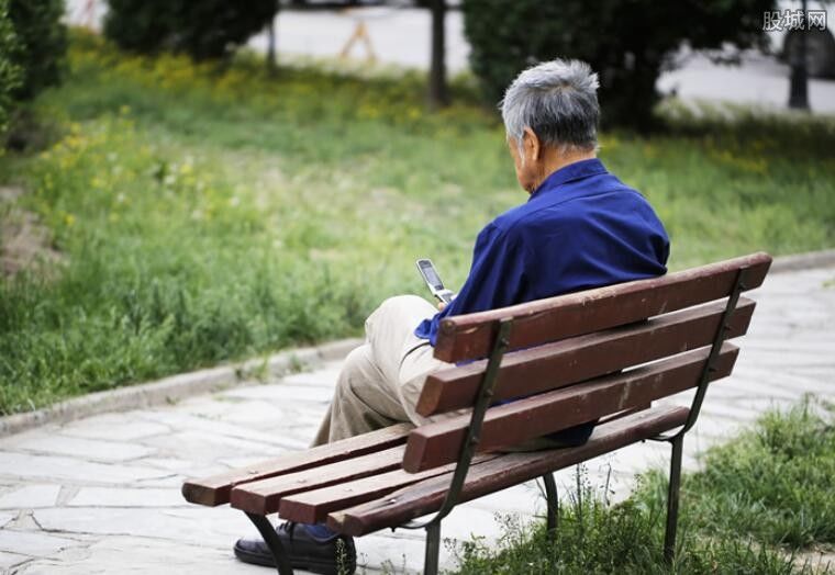 退休养老金计算公式 70岁以上养老金每月领多少钱