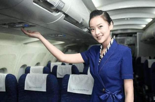 为什么空姐一般都系着一个丝巾? 难道只是为了好看吗? 没那么简单