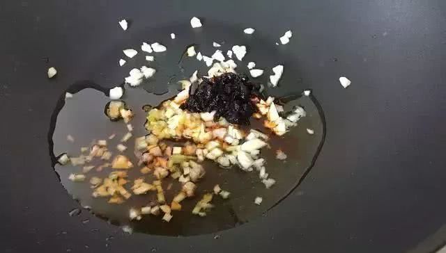 「粉丝」蒜蓉粉丝蒸丝瓜,这么做特别好吃