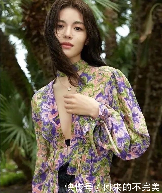  『气质』女人再寒酸，衣柜里也要有这5条裙子，怎么穿都百搭，时髦有气质