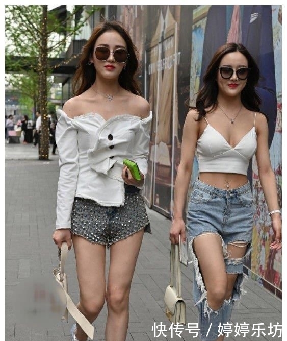  『女生』街拍：美丽女生你真行，拥有这样的姿本才敢挑战这套衣服