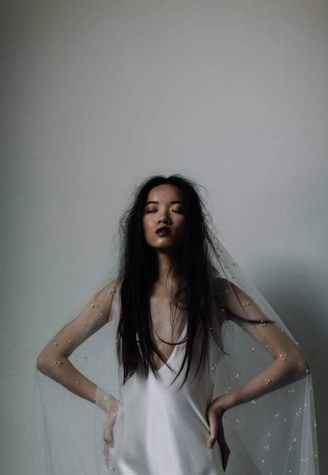 『ab』和婚服相呼应的饰品和头纱:ab Ellie 为新嫁娘备妥多样配饰