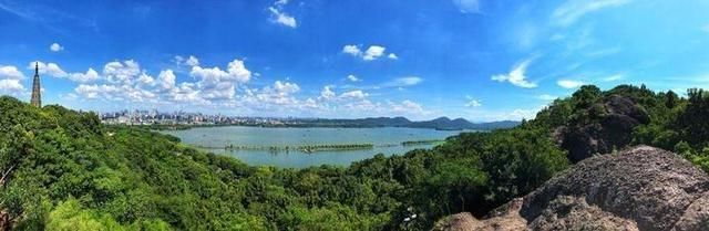  『化身』领队化身直播小姐姐 地接社成特产供货商，后疫情时代 旅游人的坚守