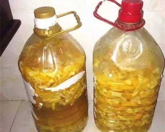  花生麸■节日期间，我们在家里做花肥，它充满了生育能力