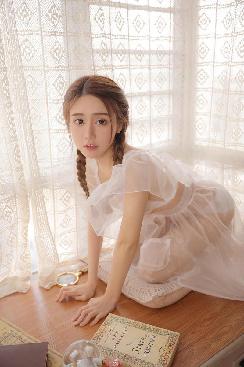 极品美女性感透视裙诱人写真图片