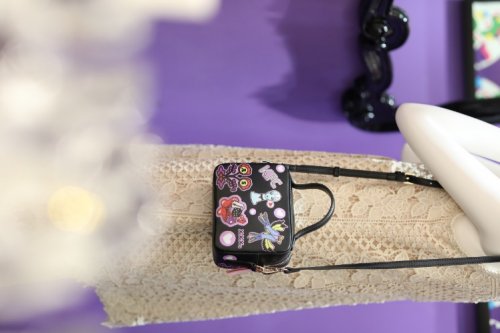 时尚跨界 肯德基携手安娜苏“制服”时尚圈,“包”你不一样