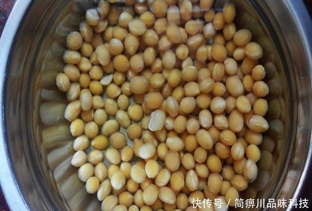 这款:每年三月份,我都用这款自制饵料钓鲤鱼,比买的饵料都好用