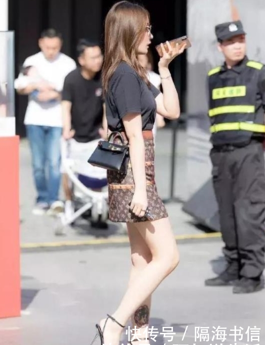 「身材」街拍美女:身材曼妙的小姐姐,清凉穿搭,好看有魅力!