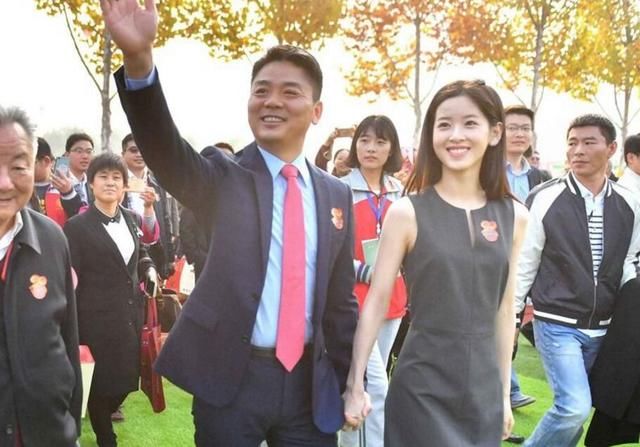 奶茶妹妹果真成抹茶妹妹？刘强东曾删除的微博早就揭露事实