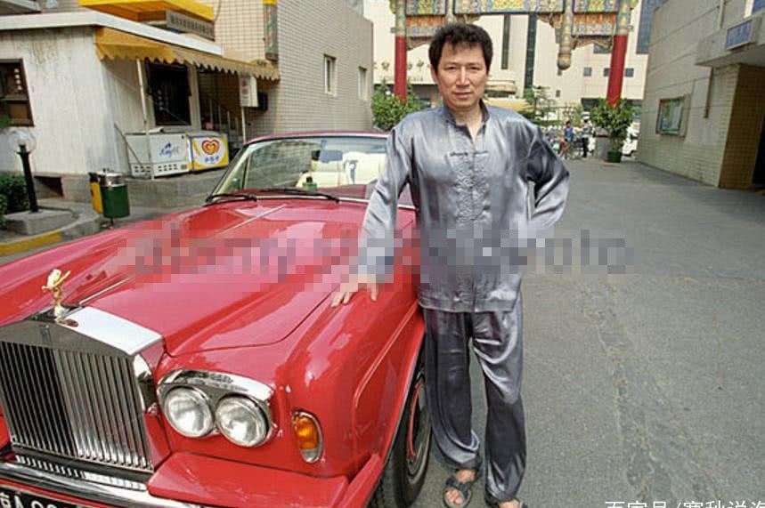 中国最奢侈的人，买12台豪车，配12位司机，但也捐了6.3亿！