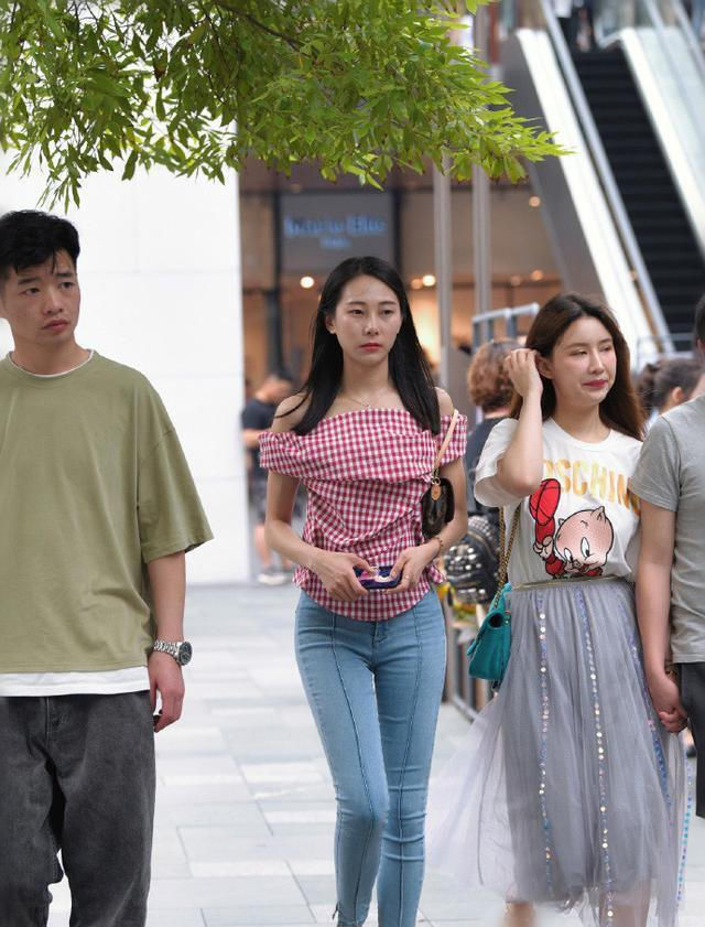  [气质]百搭不过牛仔裤,穿上美感十足,彰显女神时尚魅力,散发青春气质