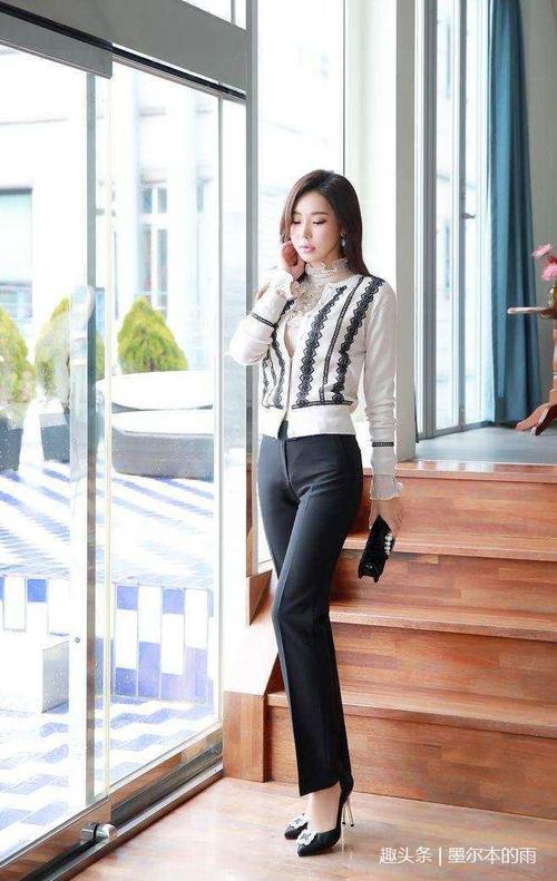 紧身裤视觉上显瘦显修长，无论逛街或者穿去上班都不错！