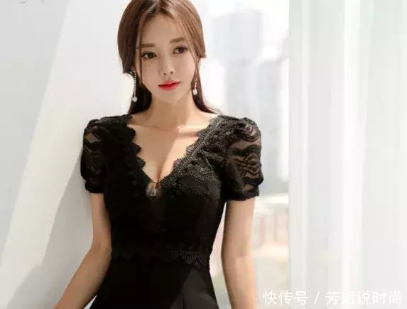 紧身包臀裙：清雅悠然的城市女神，穿出曼妙身材，很招人喜欢！