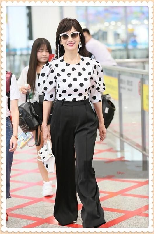 赵雅芝真把自己当少女了？63岁穿23岁裤子，网友：奶奶别装了！