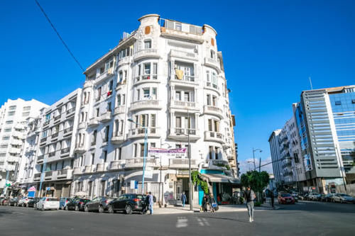 法国在非洲建立一座“欧洲城市”,穷人富人分开住,但经济发达