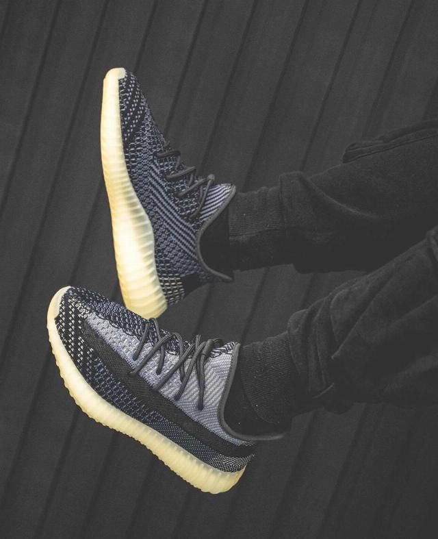  [预警]莆里莆气？YEEZY BOOST 350 V2「Asriel」无预警实物曝光！