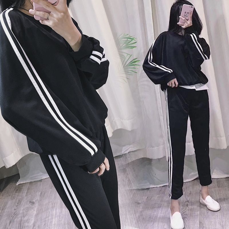 自从有了这样卫衣套装,姐姐就不穿连衣裙了,她还给我买了2套