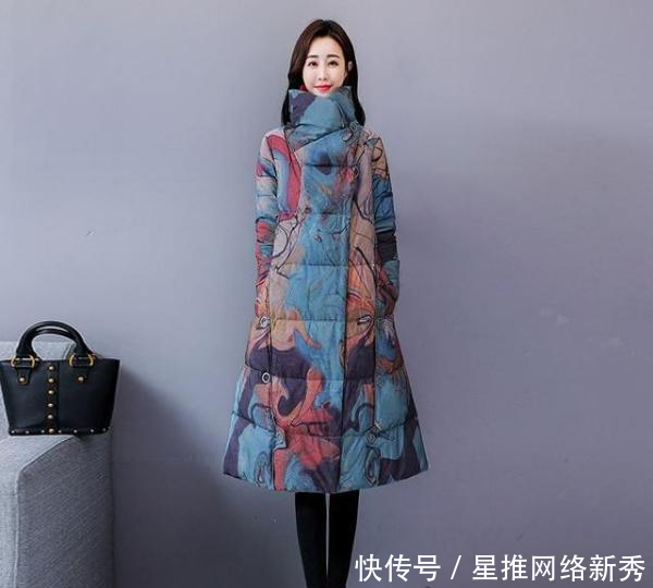 『舒适』羽绒服不要配打底裤, 瞧下面这样穿, 走到哪都美成焦点