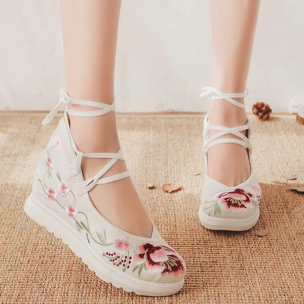 今年的老北京布鞋又火了，清凉舒适不累脚，洋气的不要不要